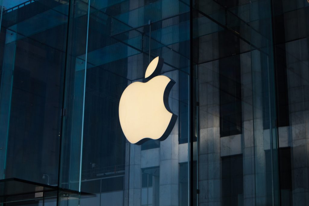 2 Big Threats to Apple's Services Business