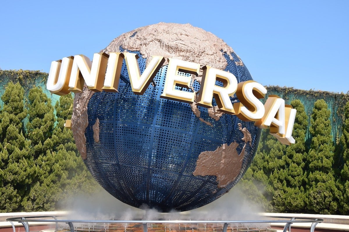 marketing-mix-of-universal-studios-theme-parks-and-7ps-updated-2024